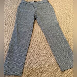 Banana Republic Sloan Pants. Grey plaid. Classic fit and style. Size 6. Like new